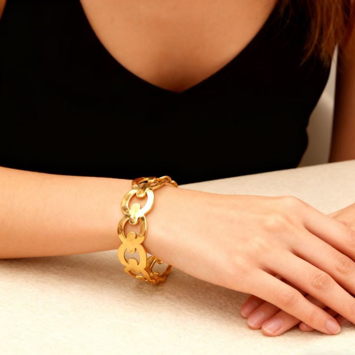 D-E10.2 B2589-011G S. Steel Bangle Chain Gold