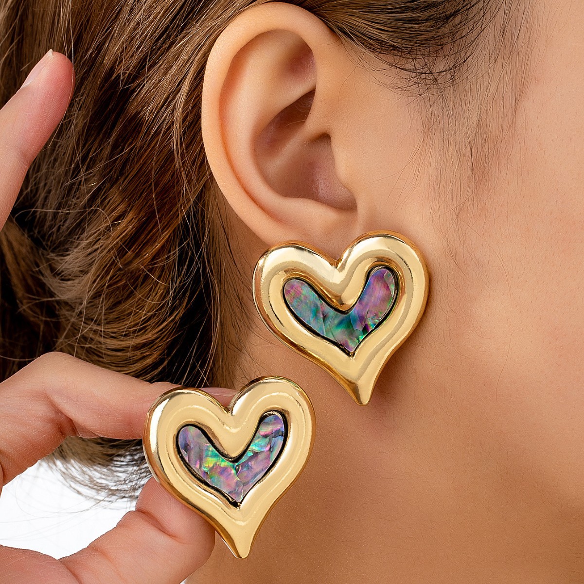 I-B15.2 E2591-158G Fashion Earrings Heart MOP 3.5cm Gold