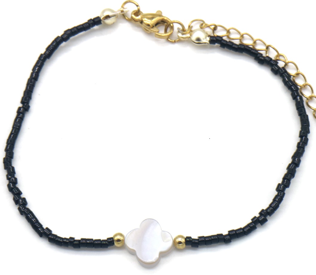 I-F15.2  B103-045-3 S. Steel Glassbeads Bracelet Clover